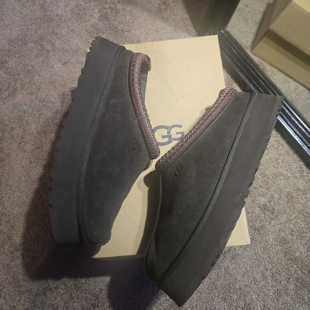 UGG  Women Tazz II Platform Suede Slippers